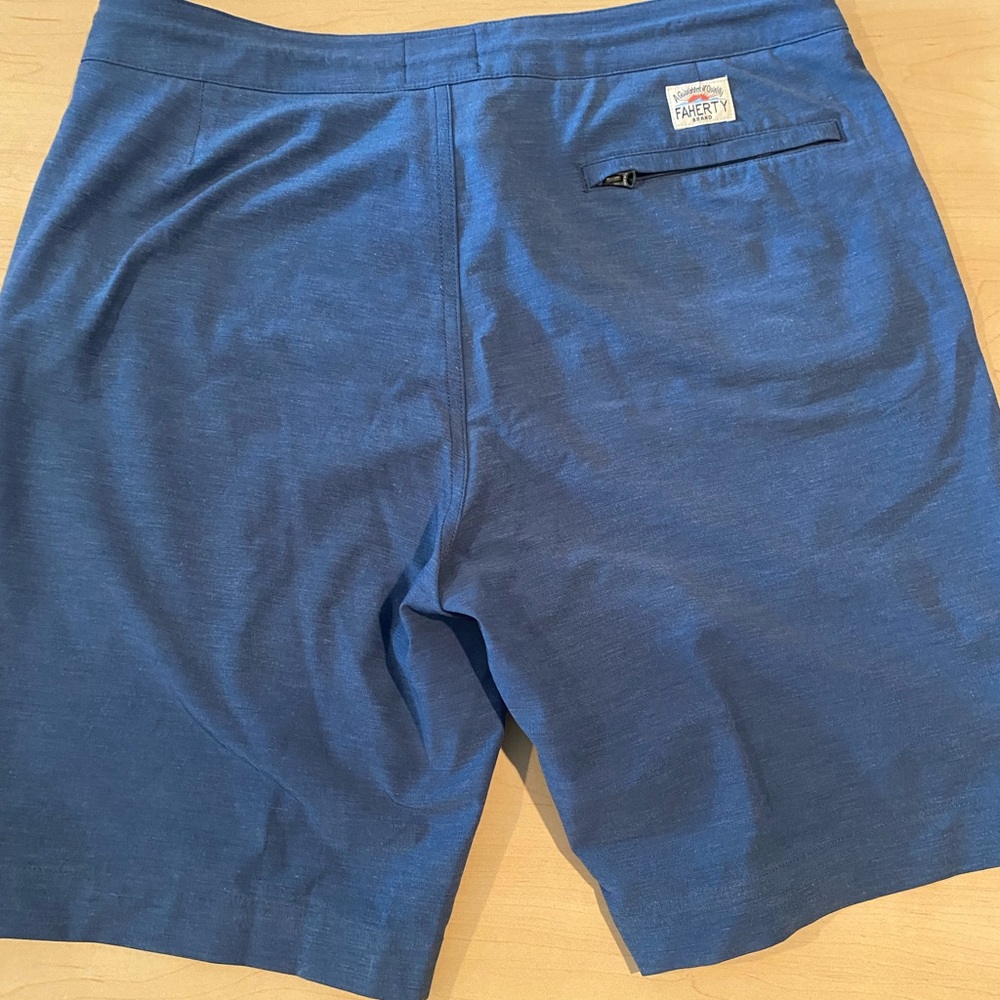 Faherty All Day 9 Inch Inseam, Sz 32, Like New Condition